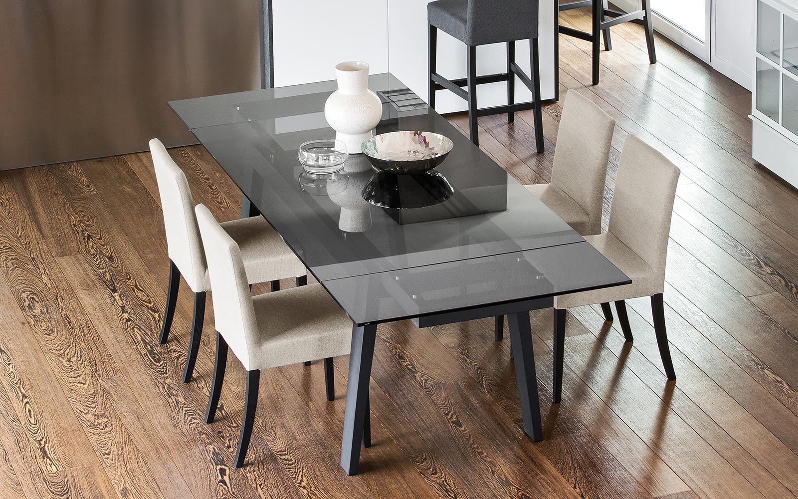 Maestro Dining Table